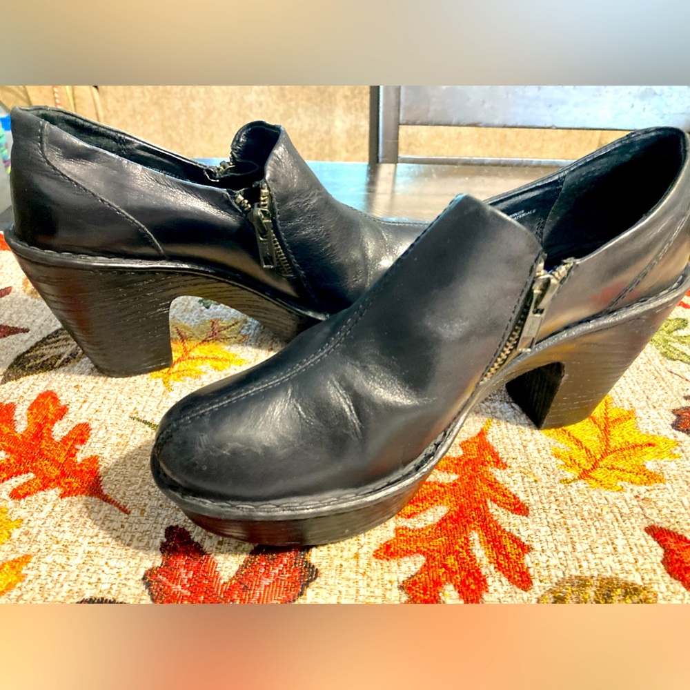 Born black shoe booties woman’s 9M